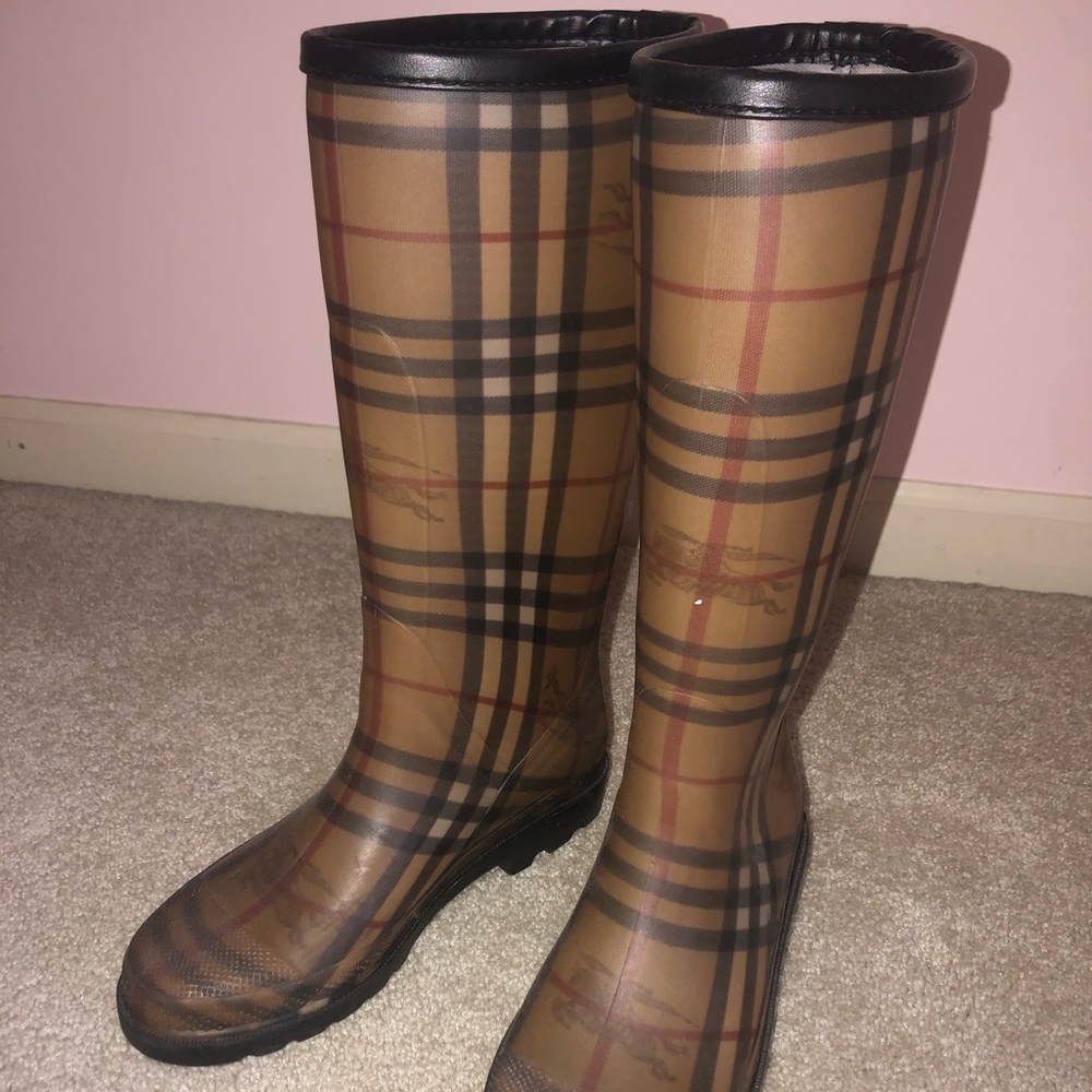AUTHENTIC BURBERRY RAIN BOOTS